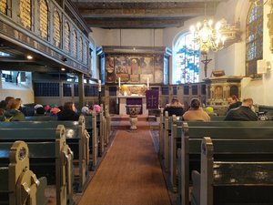 In der Dreifaltigkeitskirche haben die Kinder mit Pastorin Anne Jaborg einen Ostergottesdienst gefeiert. Foto: DiKita